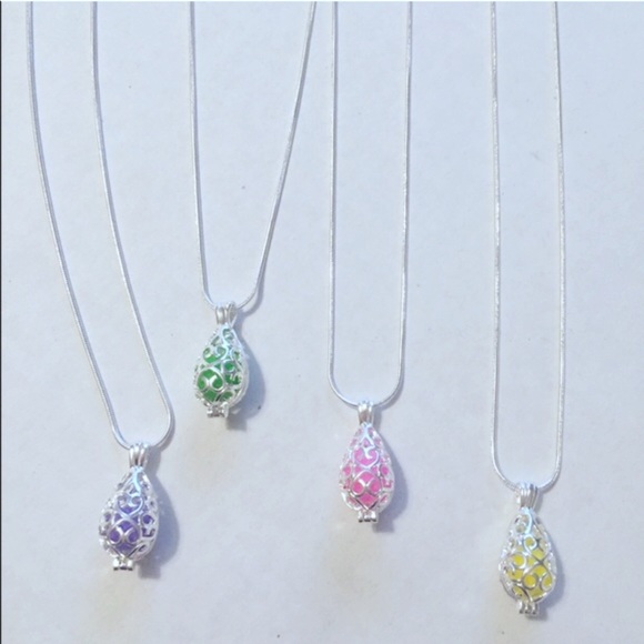 Essential Oil Diffuser Necklace - Picture 1 of 4